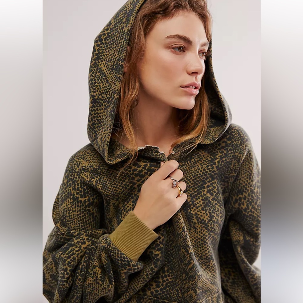Free People We The Free It’s a Vibe Sweatshirt - Picture 2 of 5